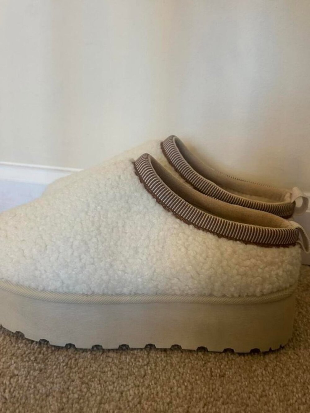 Windsor Women's Cream and White Slippers